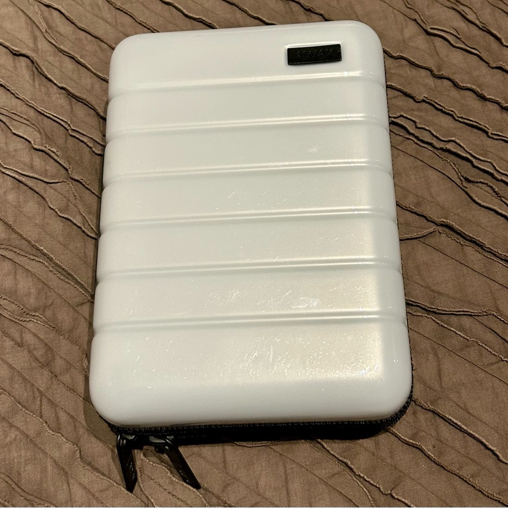 Away White Mini Storage Case